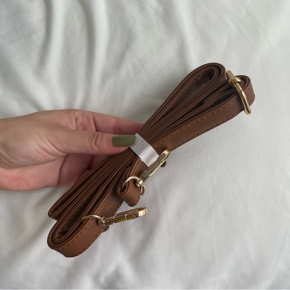 Tan Purse - Cross Over Purse - Golden Accents - Picture 10 of 11